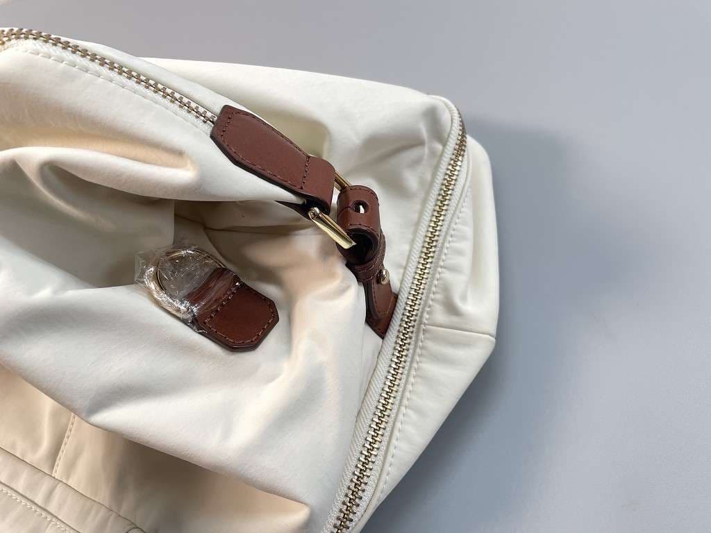 クラシックな大容量トラベルボストンバッグ