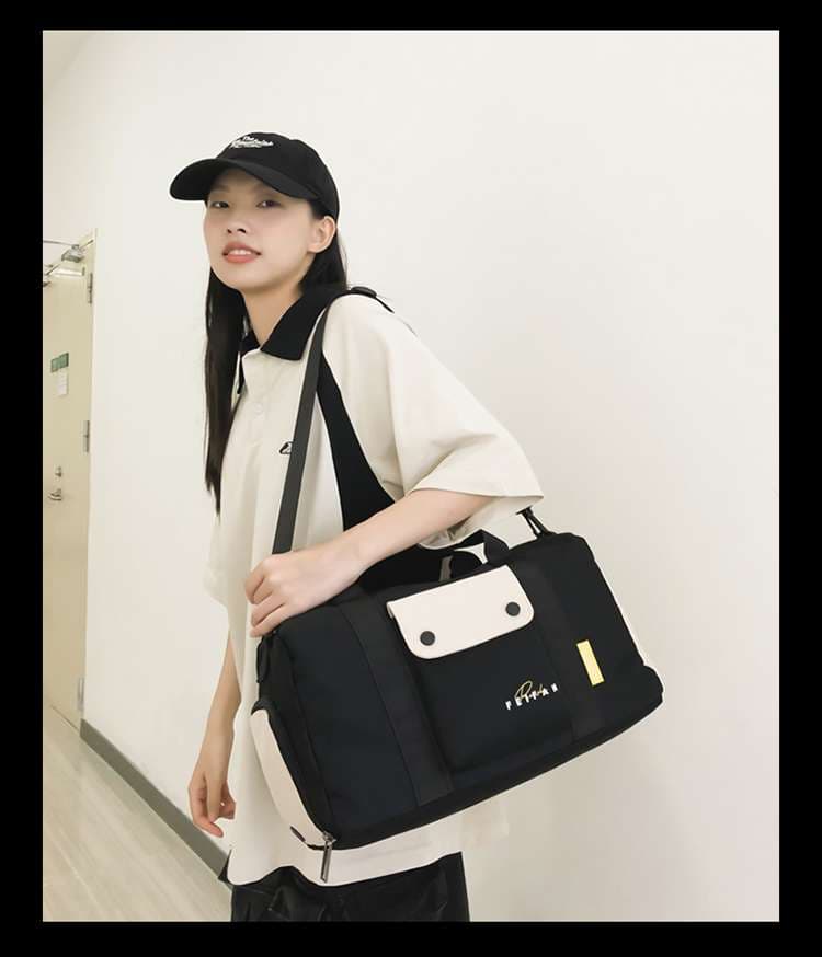 ボストンバッグ スポーティーな多機能ダッフルバッグ 15L 30L
