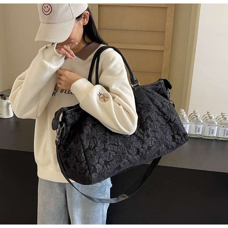 花柄エンボス加工ボストンバッグ 2色展開（ピンク/ブラック）