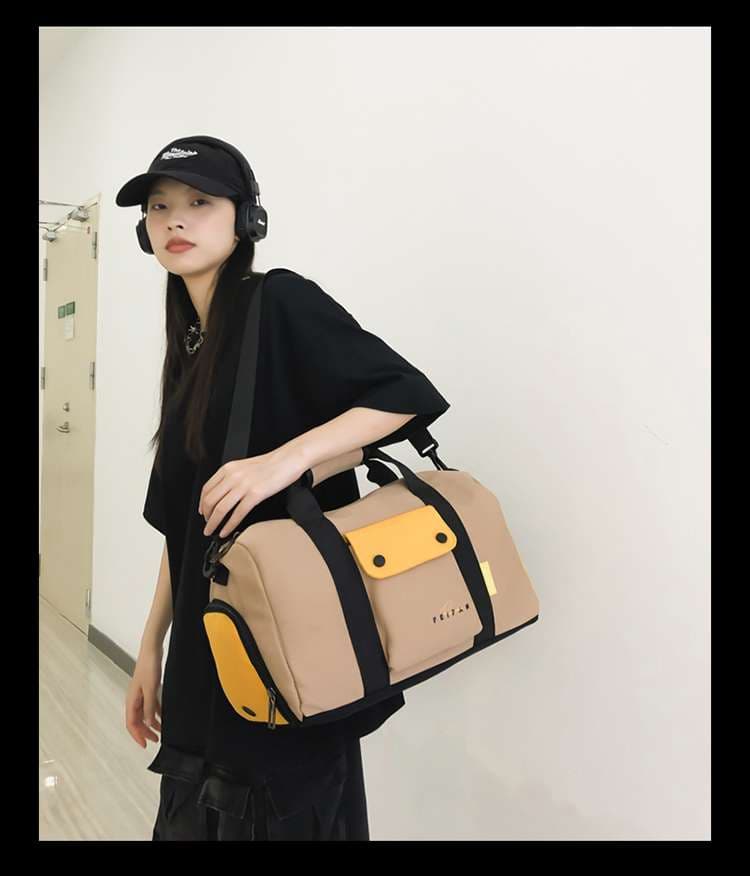 ボストンバッグ スポーティーな多機能ダッフルバッグ 15L 30L