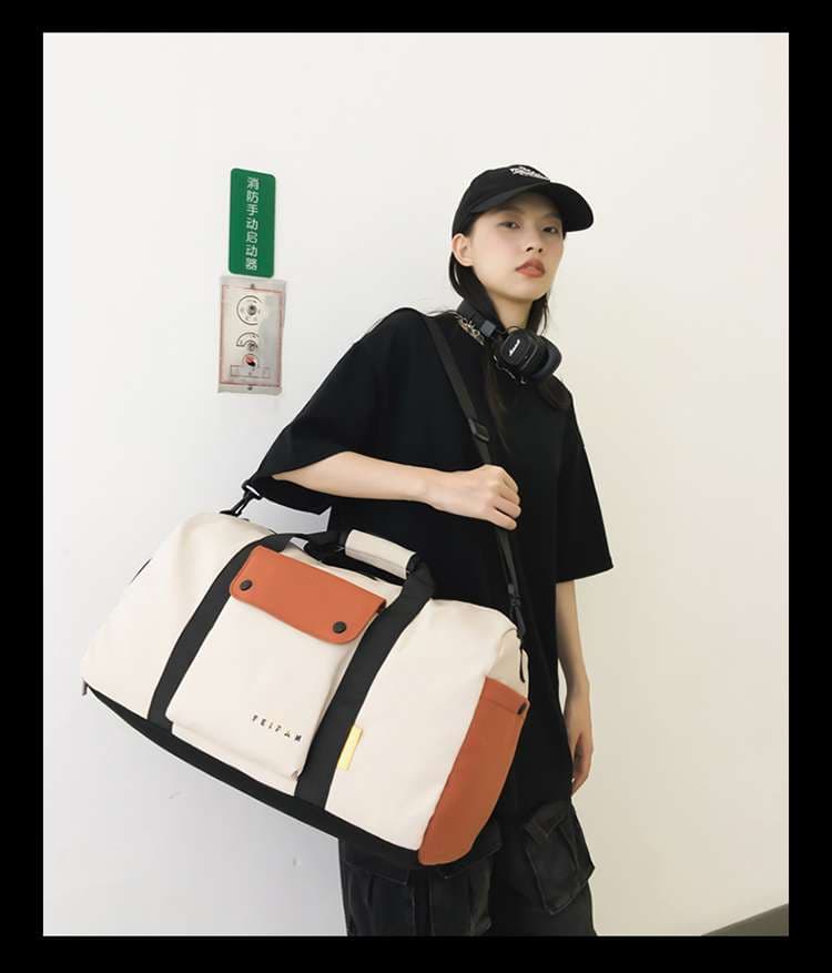 ボストンバッグ スポーティーな多機能ダッフルバッグ 15L 30L