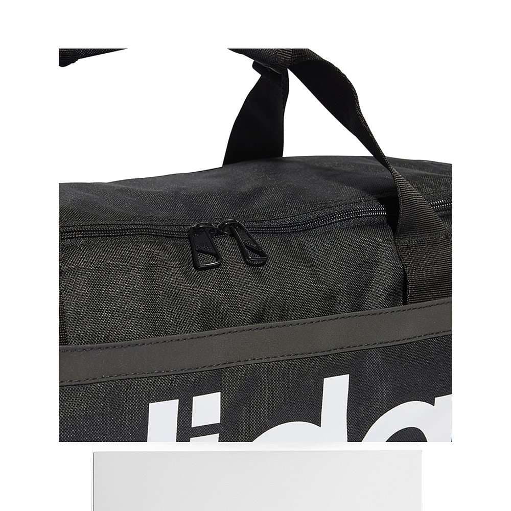 スポーティーな大容量ボストンバッグ