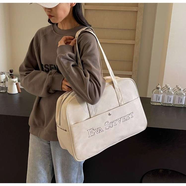 ボストンバッグ シンプルデザイン 20L