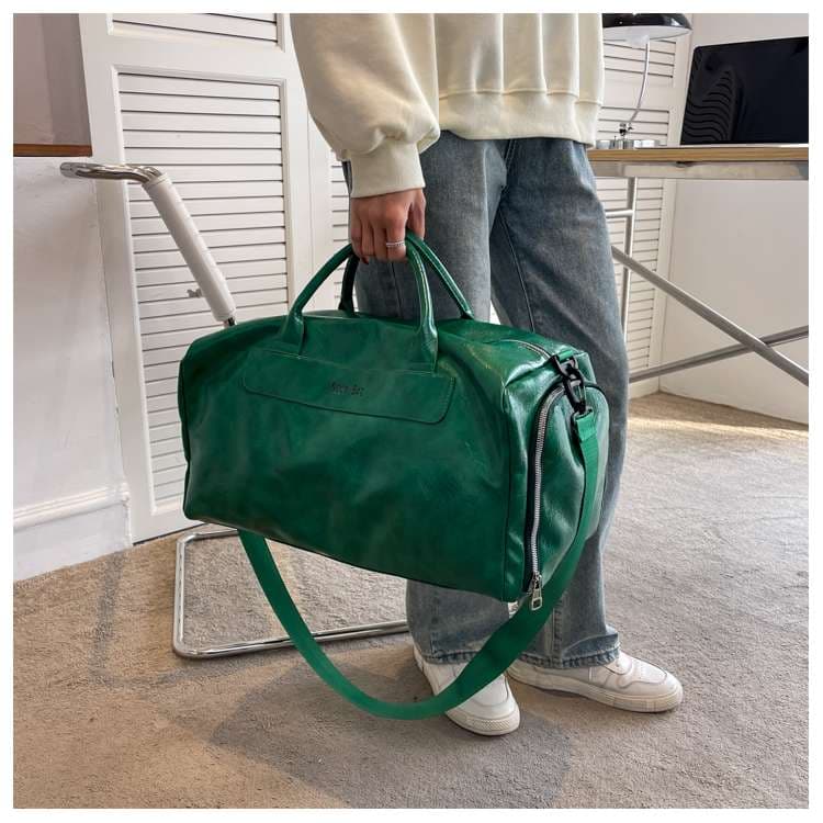 多機能 軽量 スポーティボストンバッグ 20L