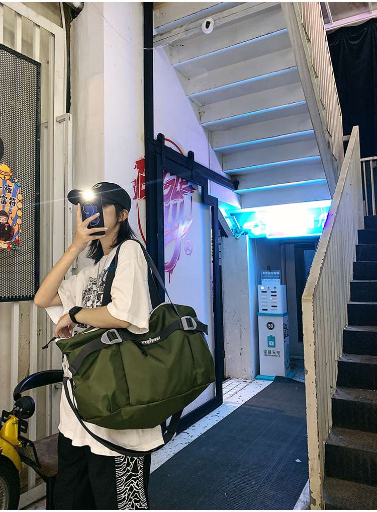 大容量スポーティボストンバッグ 25L 旅行用