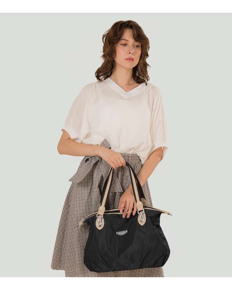 ボストンバッグ 上品な光沢感のあるトートバッグ