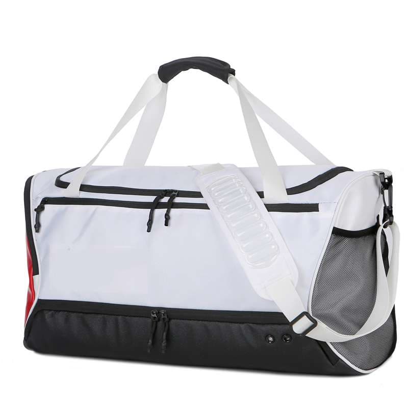 スポーティな大容量ボストンバッグ