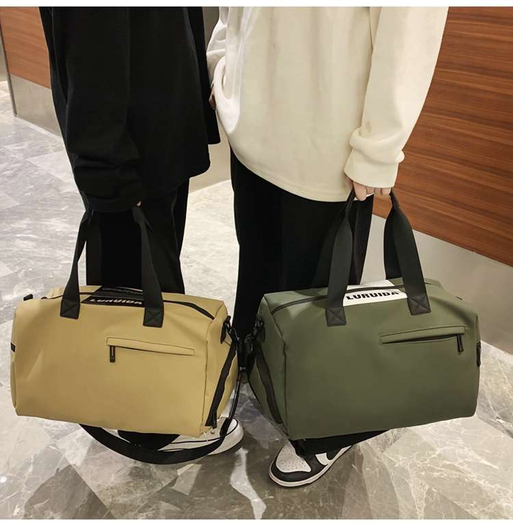 シンプル機能的スポーツボストンバッグ 20L