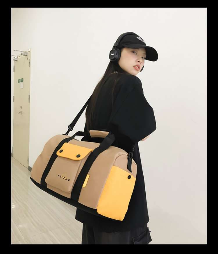 ボストンバッグ スポーティーな多機能ダッフルバッグ 15L 30L