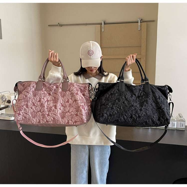 花柄エンボス加工ボストンバッグ 2色展開（ピンク/ブラック）