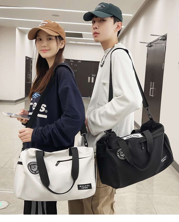 スタイリッシュ スポーツボストンバッグ 20L