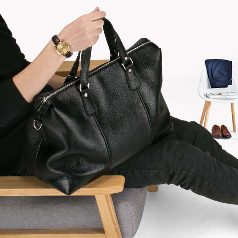 上質レザー仕様の大容量ボストンバッグ