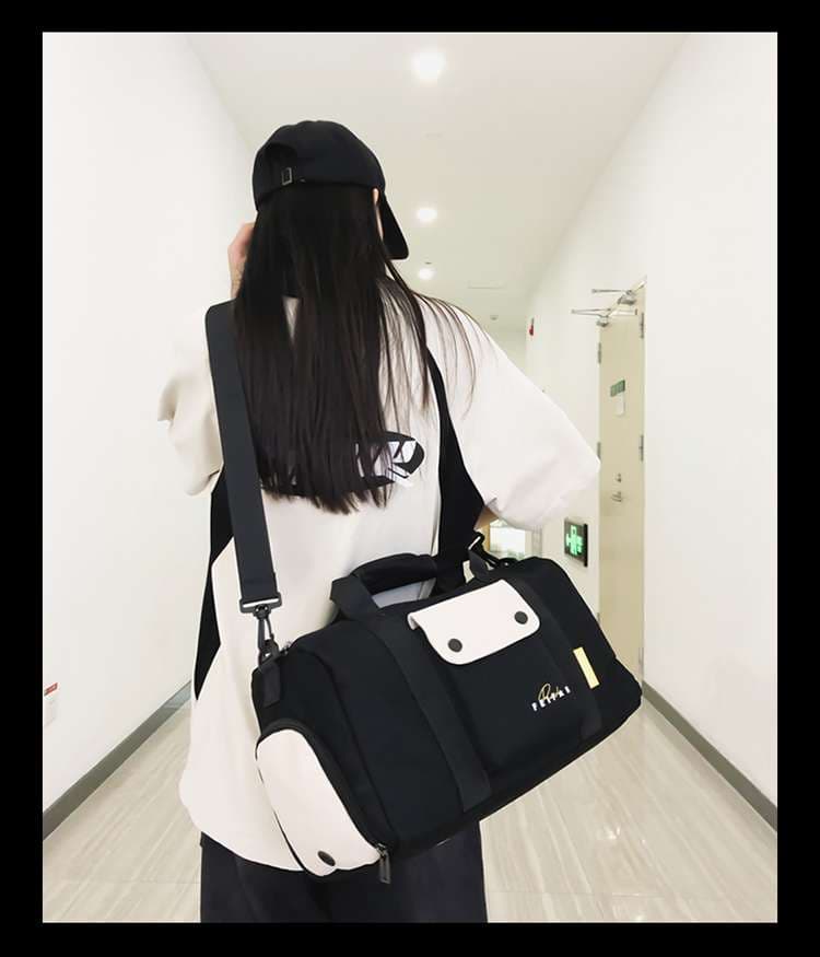 ボストンバッグ スポーティーな多機能ダッフルバッグ 15L 30L