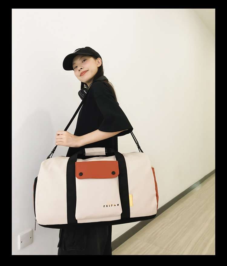ボストンバッグ スポーティーな多機能ダッフルバッグ 15L 30L