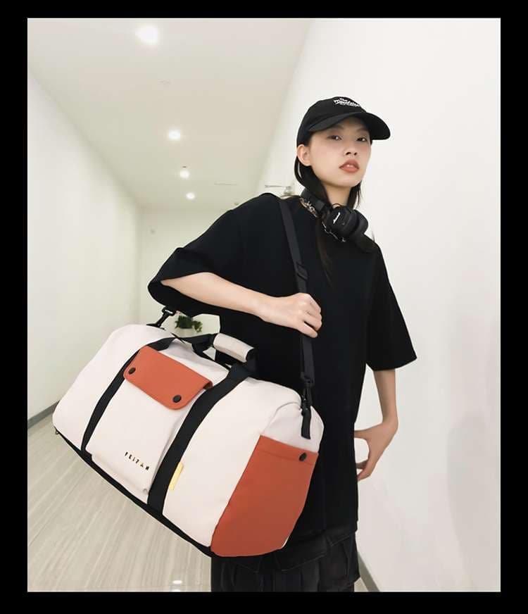 ボストンバッグ スポーティーな多機能ダッフルバッグ 15L 30L