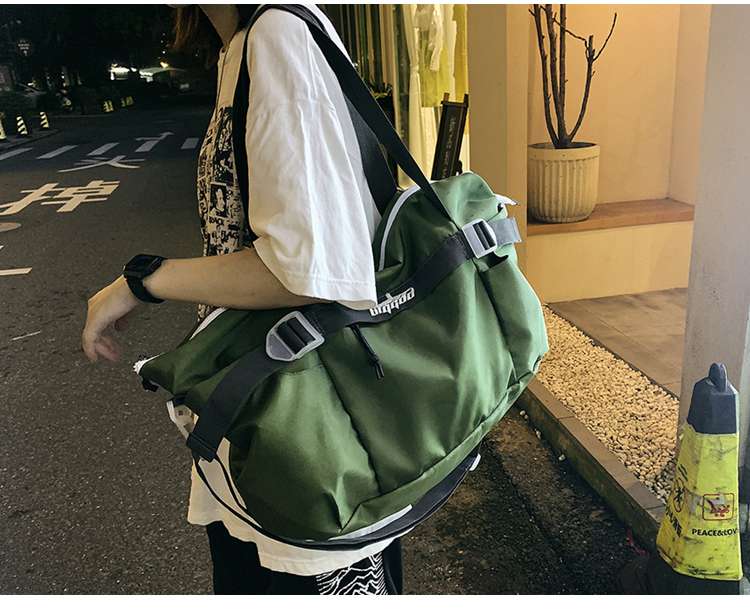 大容量スポーティボストンバッグ 25L 旅行用