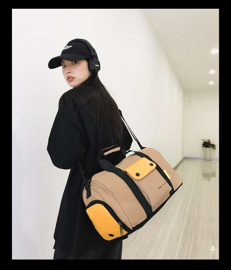 ボストンバッグ スポーティーな多機能ダッフルバッグ 15L 30L