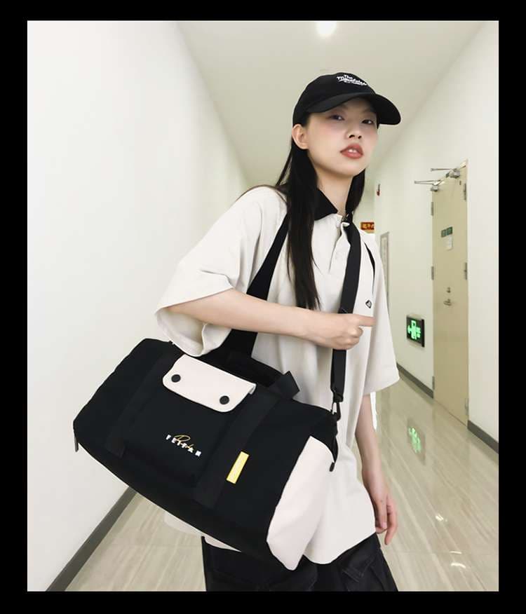 ボストンバッグ スポーティーな多機能ダッフルバッグ 15L 30L