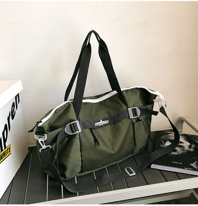 大容量スポーティボストンバッグ 25L 旅行用