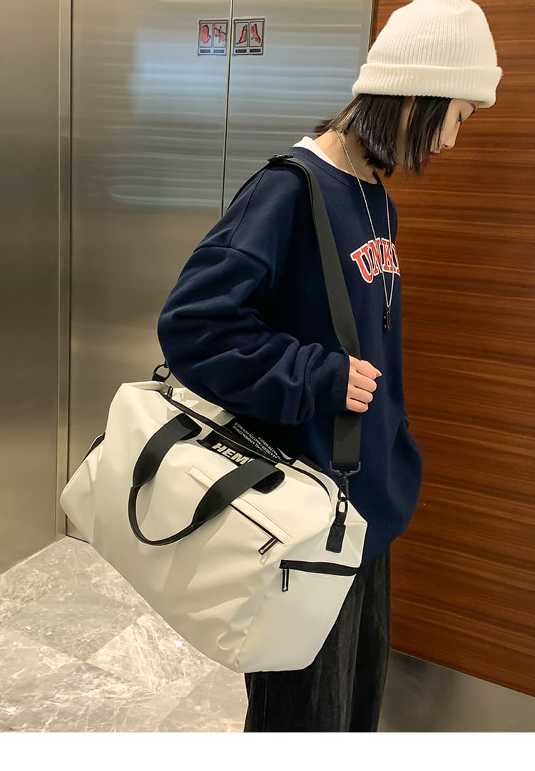 スタイリッシュ スポーツボストンバッグ 20L
