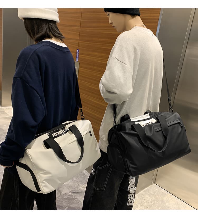 スタイリッシュ スポーツボストンバッグ 20L