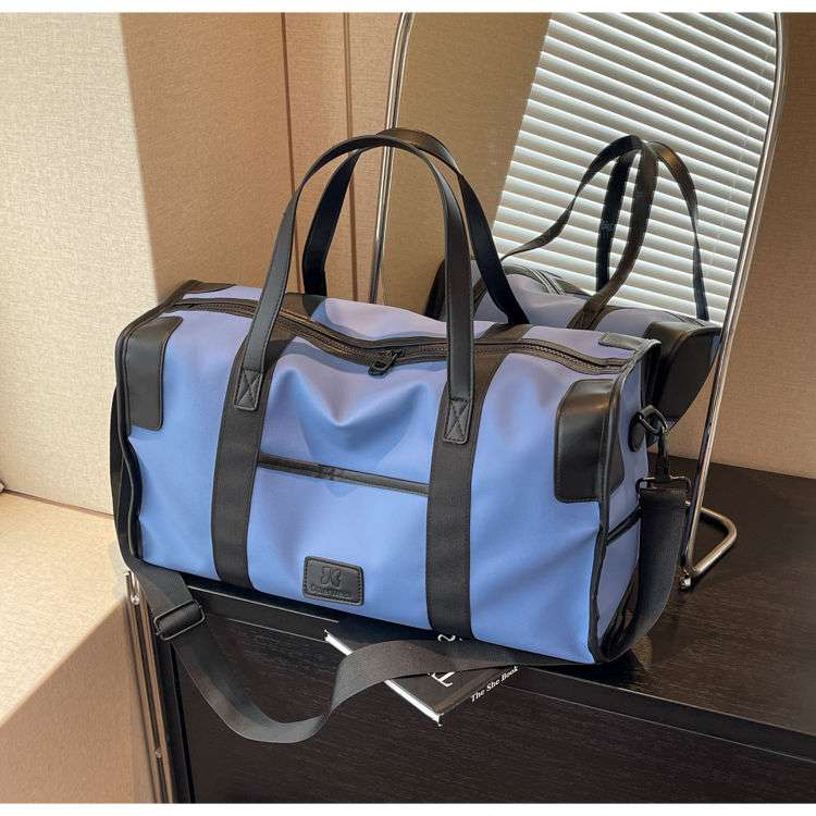 洗練デザインの大容量ボストンバッグ 20L