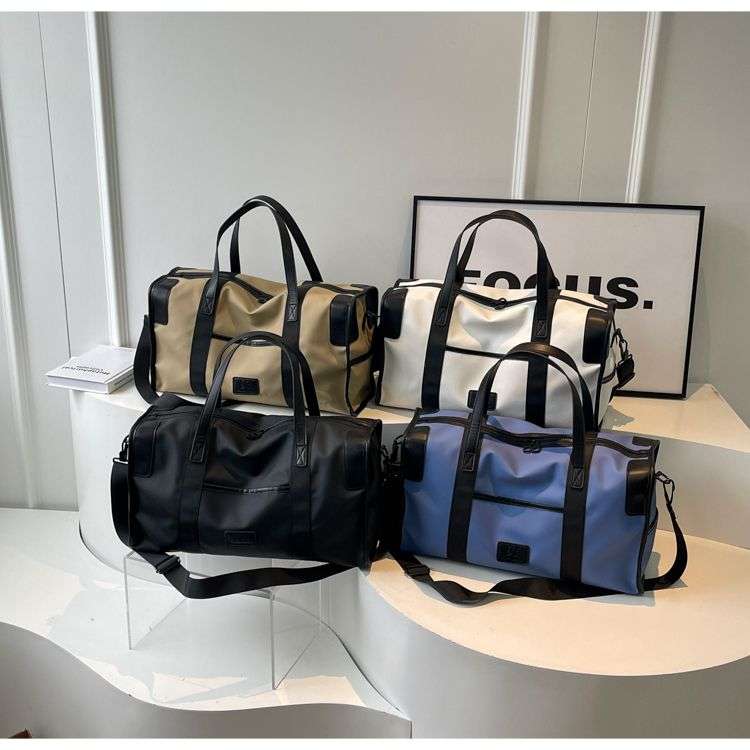 洗練デザインの大容量ボストンバッグ 20L