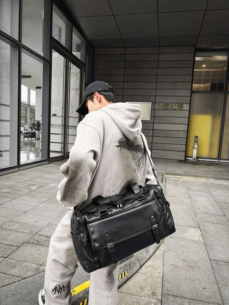 多機能レザー調ボストンバッグ 2色展開