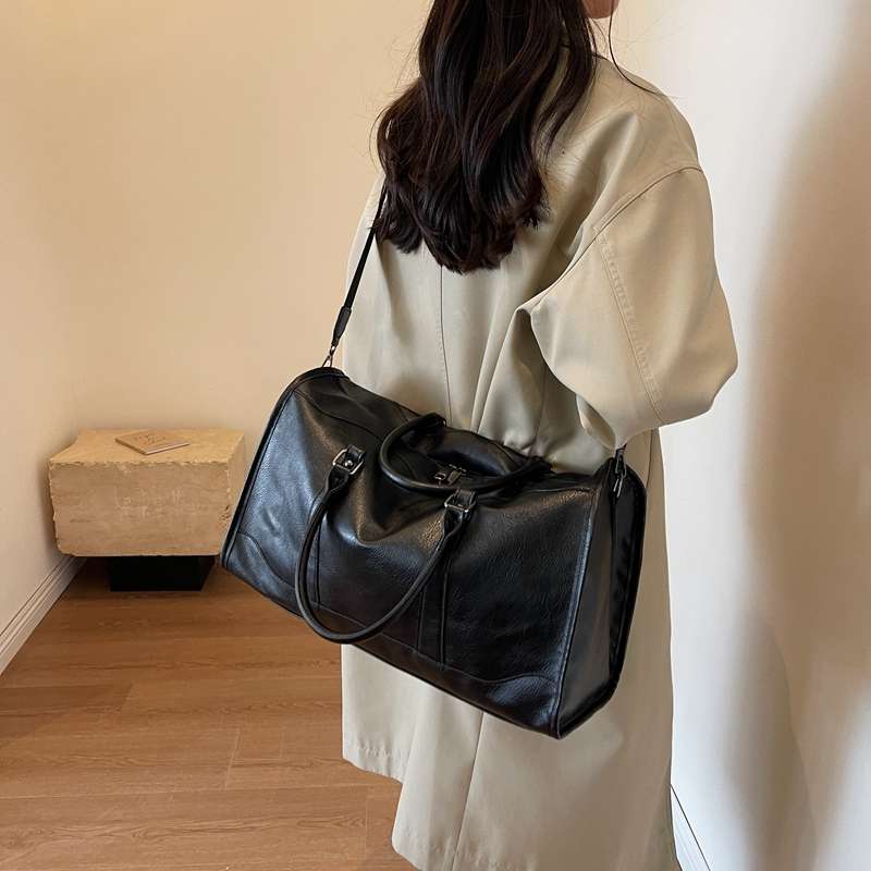上質レザー製トラベルボストンバッグ