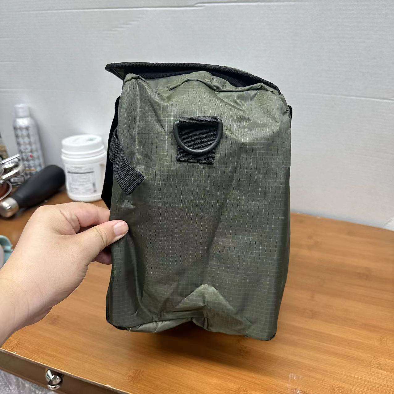 耐久性抜群の多機能アウトドアボストンバッグ